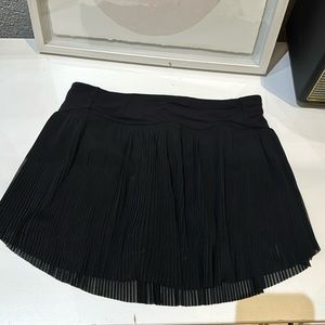 Lululemon tennis skirt black size 4